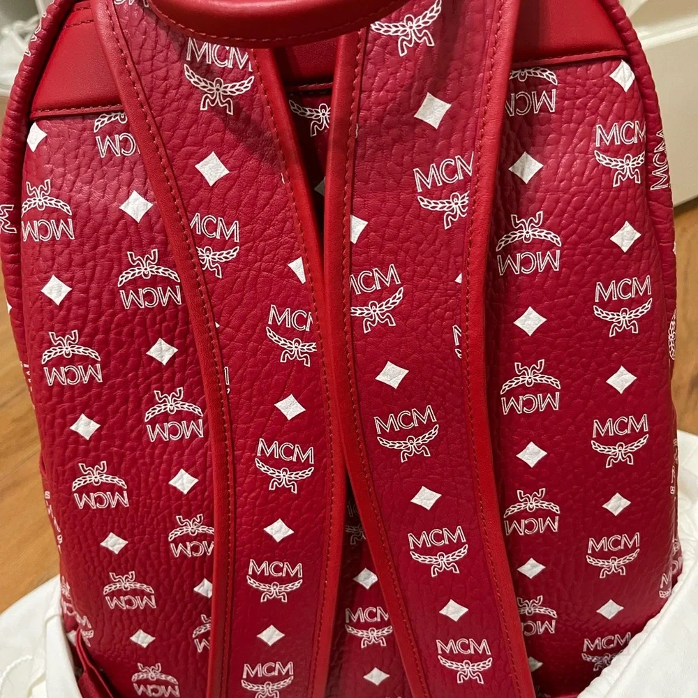 COPY - MCM Stark Backpack Visetos White Logo
Medium Ruby Red - Picture 9 of 10
